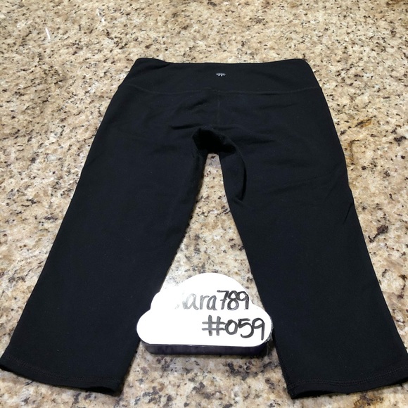 Athleta Crop - Picture 8 of 8